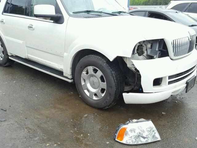 5LMFU275X5LJ17482 - 2005 LINCOLN NAVIGATOR თეთრი ფოტო 9