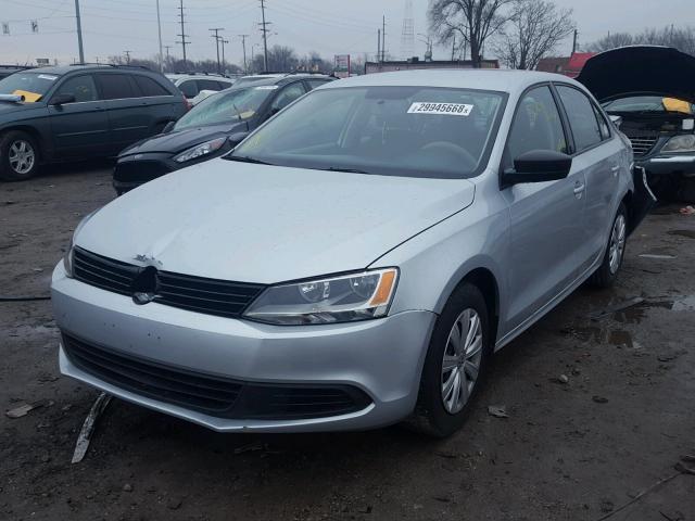 3VW1K7AJ0EM411415 - 2014 VOLKSWAGEN JETTA BASE Արծաթագույն լուսանկար 2