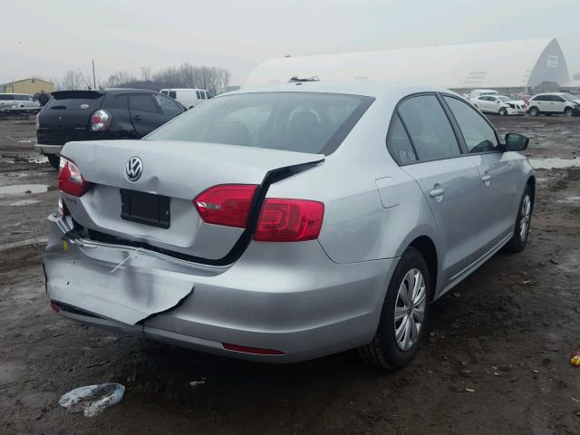 3VW1K7AJ0EM411415 - 2014 VOLKSWAGEN JETTA BASE Արծաթագույն լուսանկար 4