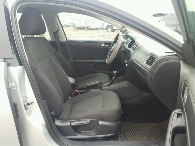 3VW1K7AJ0EM411415 - 2014 VOLKSWAGEN JETTA BASE Արծաթագույն լուսանկար 5