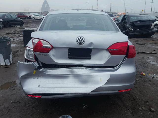 3VW1K7AJ0EM411415 - 2014 VOLKSWAGEN JETTA BASE Արծաթագույն լուսանկար 9