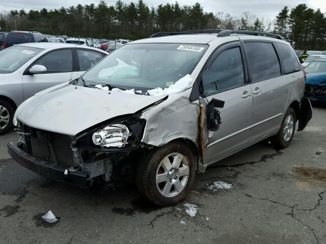 5TDZA23CX4S204958 - 2004 TOYOTA SIENNA CE SILVER photo 2