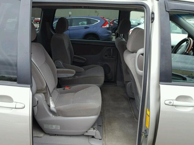 5TDZA23CX4S204958 - 2004 TOYOTA SIENNA CE SILVER photo 6