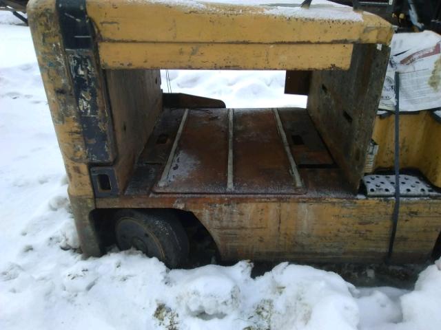 A3EC220848 - 2000 CATERPILLAR FORKLIFT BROWN photo 7