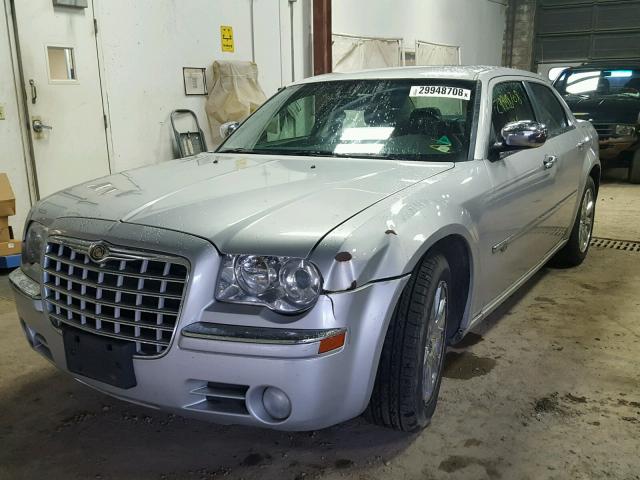 2C3LA63H58H245175 - 2008 CHRYSLER 300C SILVER photo 2