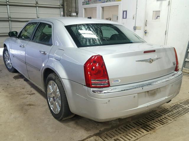 2C3LA63H58H245175 - 2008 CHRYSLER 300C SILVER photo 3