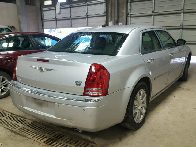 2C3LA63H58H245175 - 2008 CHRYSLER 300C SILVER photo 4