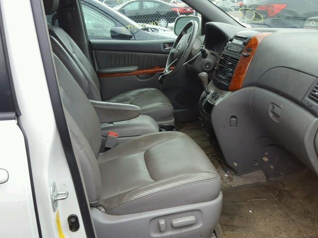 5TDZK22C58S173056 - 2008 TOYOTA SIENNA XLE WHITE photo 5