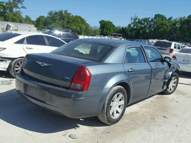 2C3JA43R45H696405 - 2005 CHRYSLER 300 BLUE photo 4