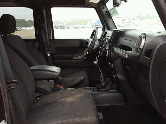 1C4BJWDG1GL349029 - 2016 JEEP WRANGLER U BROWN photo 5