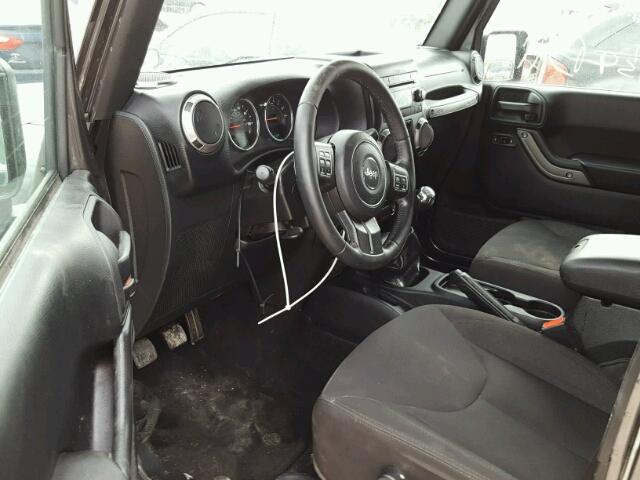 1C4BJWDG1GL349029 - 2016 JEEP WRANGLER U BROWN photo 9