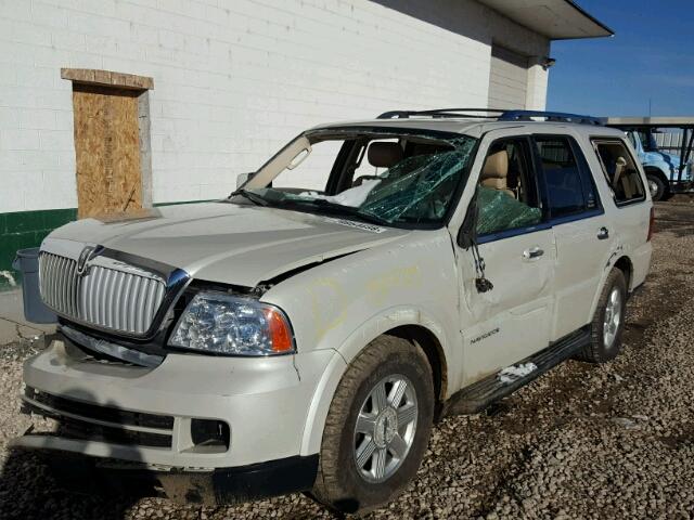 5LMFU28596LJ29090 - 2006 LINCOLN NAVIGATOR WHITE photo 2