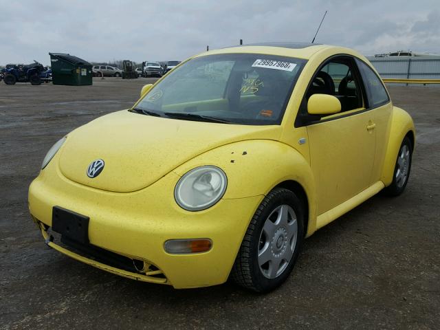 3VWCC21C2YM470562 - 2000 VOLKSWAGEN NEW BEETLE YELLOW photo 2