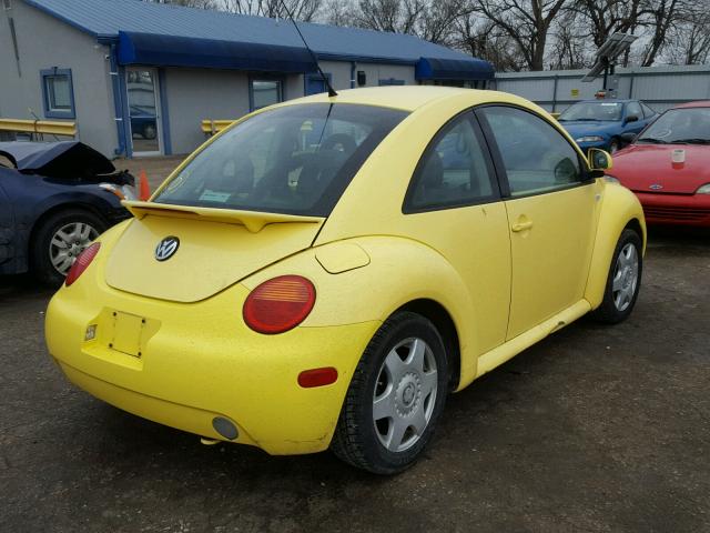 3VWCC21C2YM470562 - 2000 VOLKSWAGEN NEW BEETLE YELLOW photo 4