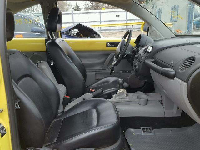 3VWCC21C2YM470562 - 2000 VOLKSWAGEN NEW BEETLE 黄色 照片 5