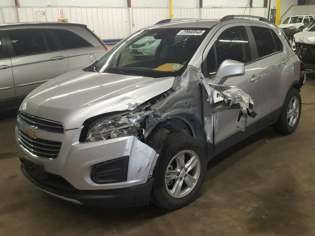 KL7CJRSB3FB217212 - 2015 CHEVROLET TRAX 1LT SILVER photo 2