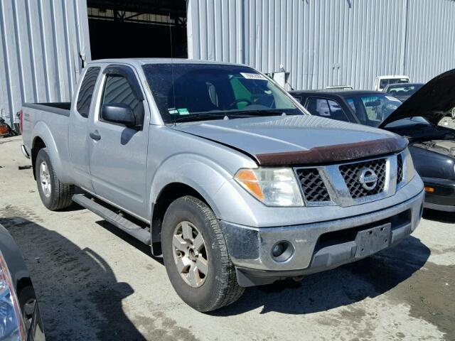 1N6AD06W75C427036 - 2005 NISSAN FRONTIER K SILVER photo 1