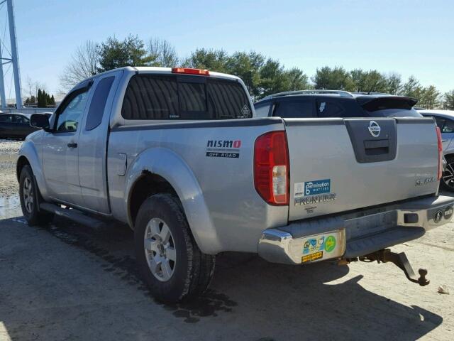 1N6AD06W75C427036 - 2005 NISSAN FRONTIER K SILVER photo 3