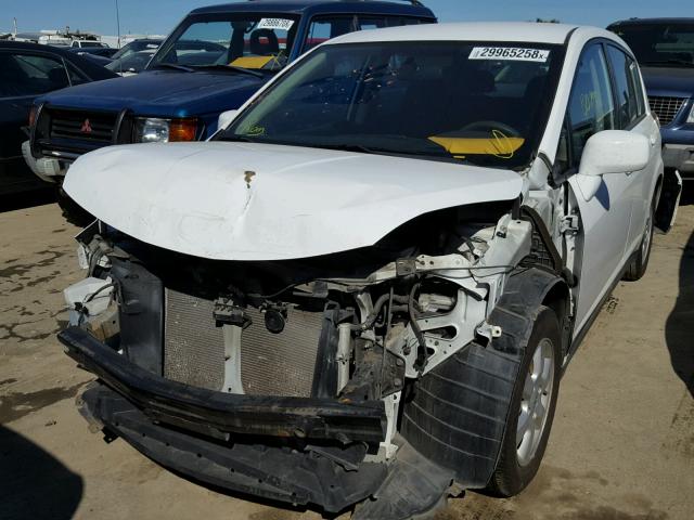 3N1BC13E39L409979 - 2009 NISSAN VERSA S WHITE photo 2