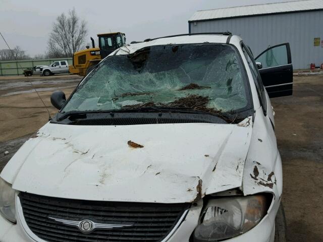 2C4GP443X3R301150 - 2003 CHRYSLER TOWN & COU WHITE photo 9