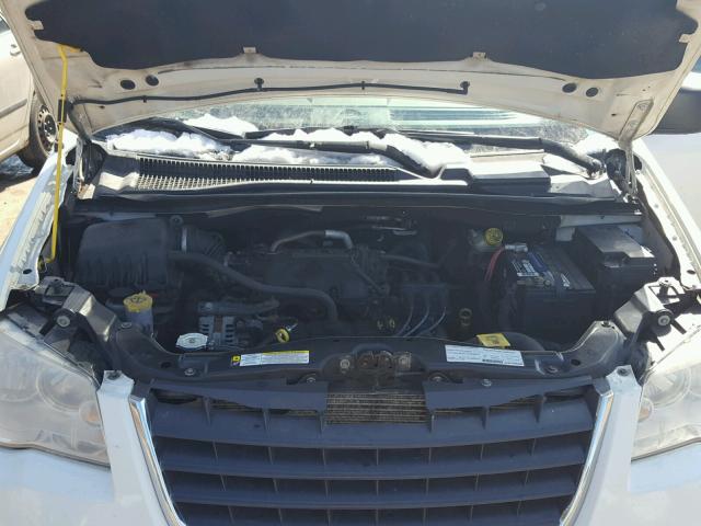 2A8HR44H78R636988 - 2008 CHRYSLER TOWN & COU WHITE photo 7