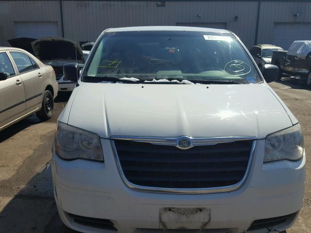 2A8HR44H78R636988 - 2008 CHRYSLER TOWN & COU WHITE photo 9