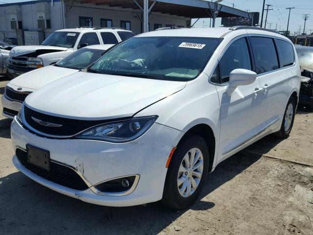 2C4RC1BG8HR627318 - 2017 CHRYSLER PACIFICA T WHITE photo 2