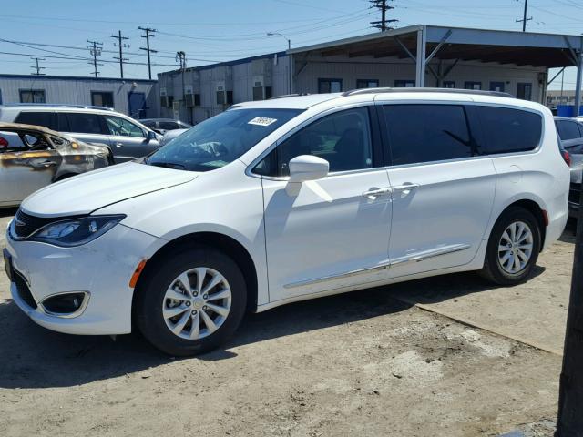 2C4RC1BG8HR627318 - 2017 CHRYSLER PACIFICA T WHITE photo 9