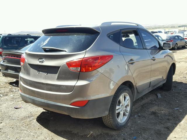 KM8JUCAC2AU022266 - 2010 HYUNDAI TUCSON GLS BROWN photo 4