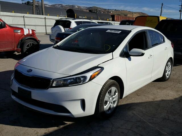 3KPFK4A76HE114627 - 2017 KIA FORTE LX WHITE photo 2