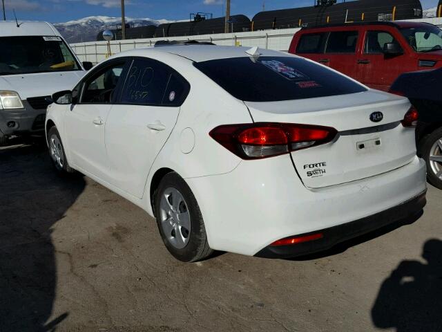 3KPFK4A76HE114627 - 2017 KIA FORTE LX WHITE photo 3