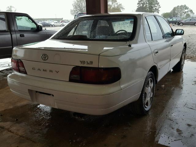 JT2BF12K6T0181615 - 1996 TOYOTA CAMRY LE WHITE photo 4