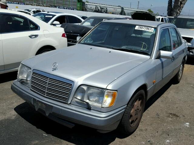 WDBEA34E6RC101743 - 1994 MERCEDES-BENZ E 420 SILVER photo 2