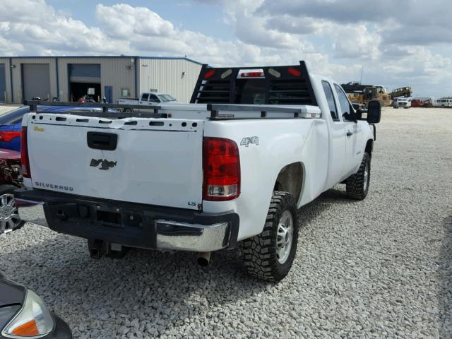 1GT22ZCG4BZ457537 - 2011 GMC SIERRA K25 WHITE photo 4