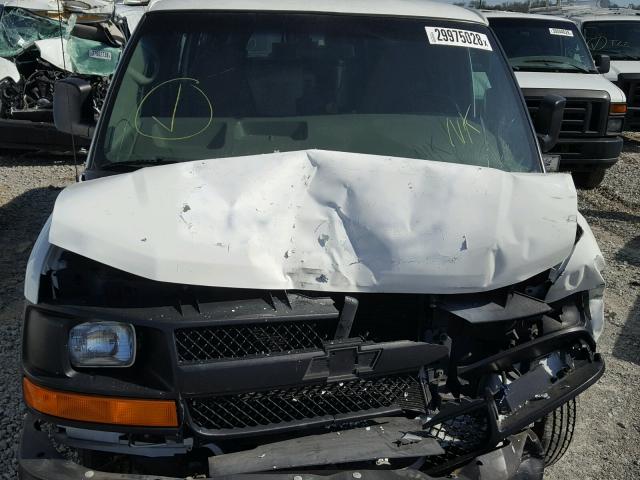 1GCGG25V941141532 - 2004 CHEVROLET EXPRESS G2 WHITE photo 7