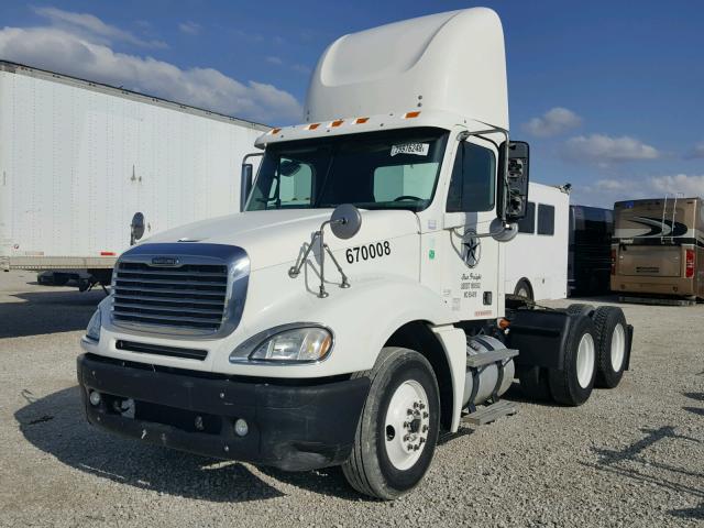 1FUJA6CK97LZ38176 - 2007 FREIGHTLINER CONVENTION WHITE photo 2