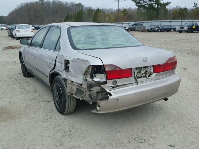 1HGCG5645XA151566 - 1999 HONDA ACCORD LX TAN photo 3