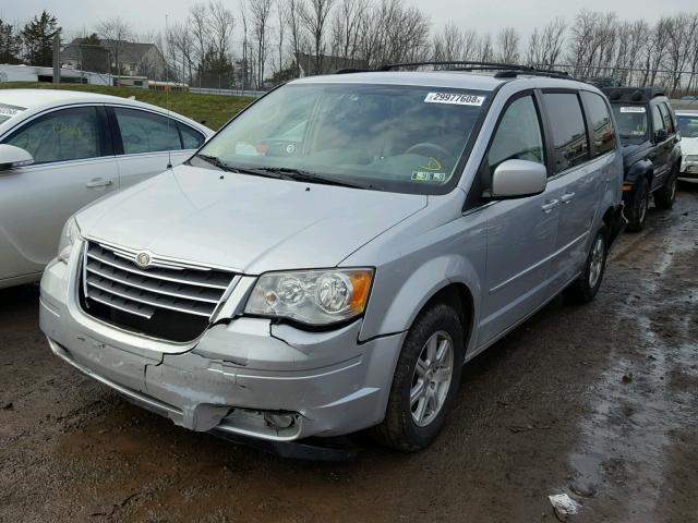 2A8HR54P48R123582 - 2008 CHRYSLER TOWN & COU SILVER photo 2