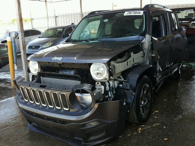 ZACCJAAB3HPF52422 - 2017 JEEP RENEGADE S ნაცრისფერი ფოტო 2