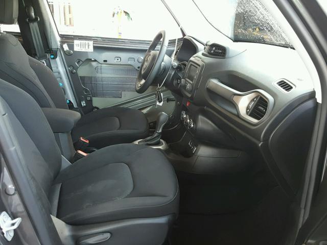 ZACCJAAB3HPF52422 - 2017 JEEP RENEGADE S ნაცრისფერი ფოტო 5