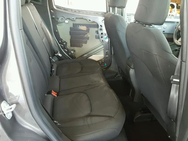 ZACCJAAB3HPF52422 - 2017 JEEP RENEGADE S ნაცრისფერი ფოტო 6