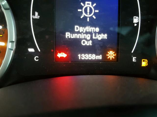 ZACCJAAB3HPF52422 - 2017 JEEP RENEGADE S ნაცრისფერი ფოტო 8