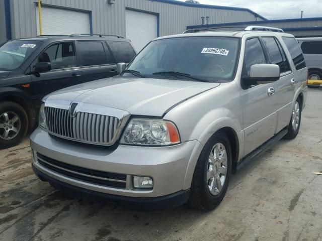 5LMFU27506LJ29223 - 2006 LINCOLN NAVIGATOR ვერცხლისფერი ფოტო 2