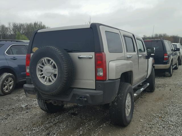 5GTDN13E778235466 - 2007 HUMMER H3 SILVER photo 4