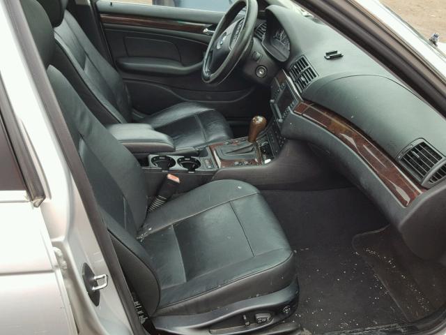 WBAEW53425PN37643 - 2005 BMW 330 XI SILVER photo 5