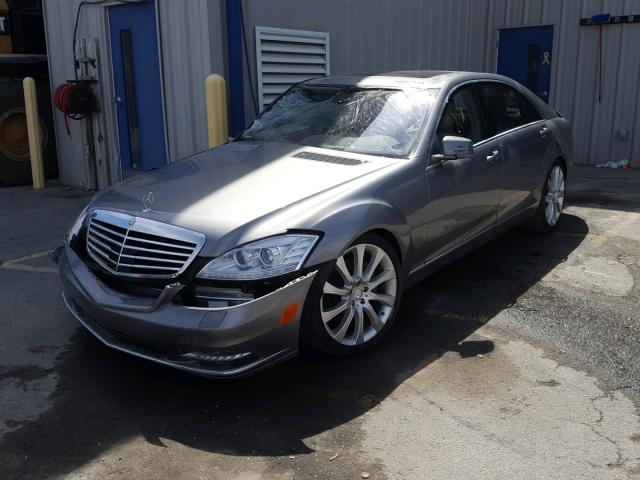 WDDNG7DB1DA533003 - 2013 MERCEDES-BENZ S 550 GRAY photo 2