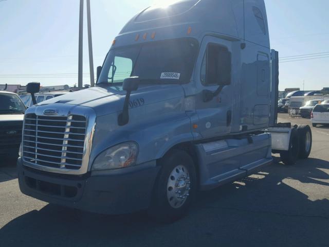 1FUJGLCK78LAA7379 - 2008 FREIGHTLINER CASCADIA 1 BLUE photo 2