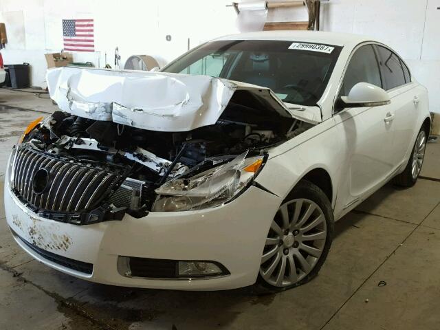 2G4GR5EK4C9142515 - 2012 BUICK REGAL WHITE photo 2