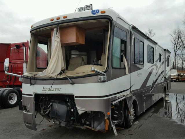 1RF22464022017501 - 2002 ROADMASTER RAIL RAISED RAI WHITE photo 2