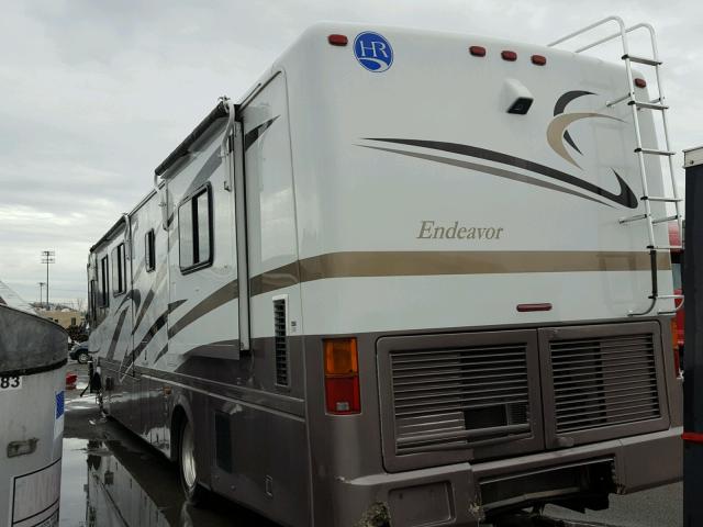 1RF22464022017501 - 2002 ROADMASTER RAIL RAISED RAI WHITE photo 3